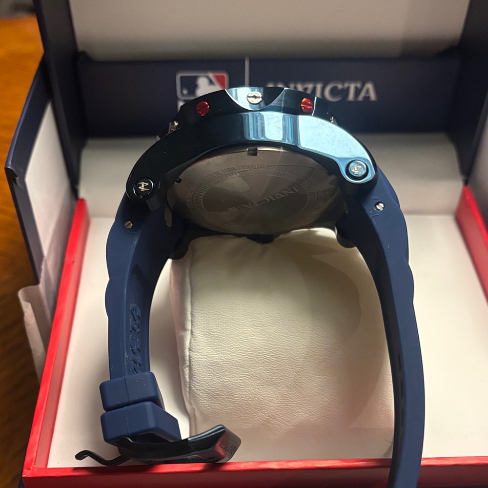 Invicta MLB Watch with Blue and Red Details - Picture 6 of 6